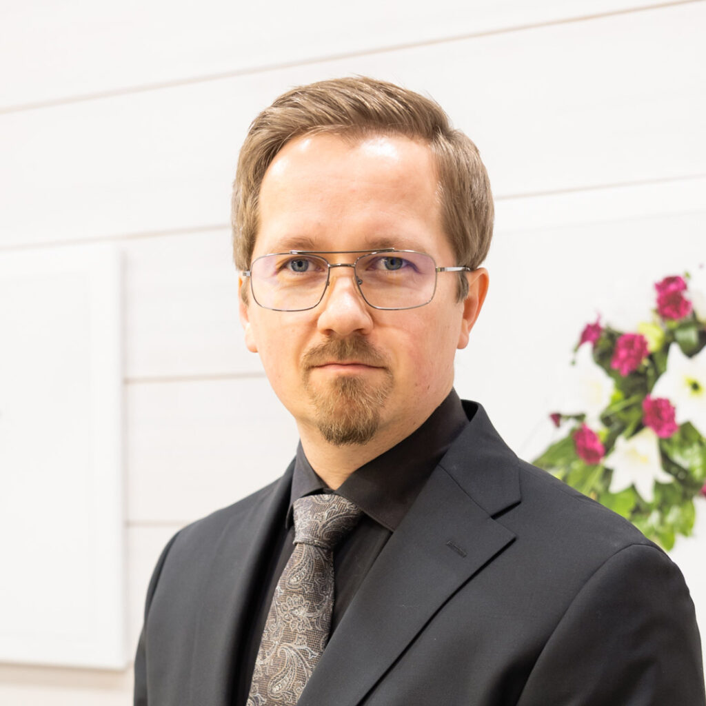 Mikko Korhonen, Korhosen hautaustoimisto ja kukkatalo Oy.